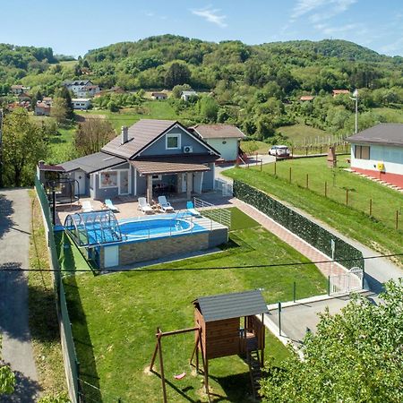 Cvetkova Hiza Sa Jacuzzijem Villa ตูเฮลย์สเก ตอปลิตเซ ภายนอก รูปภาพ