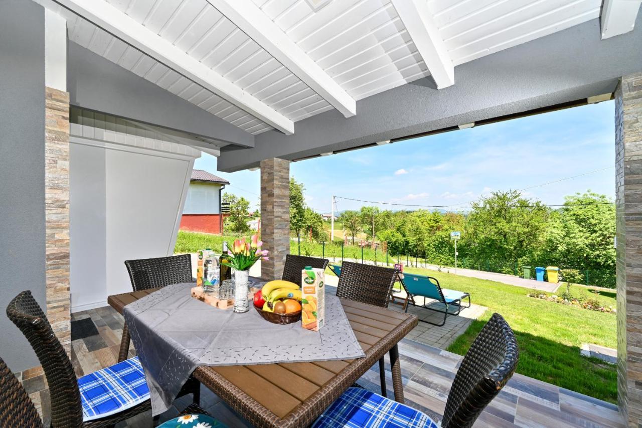 Cvetkova Hiza Sa Jacuzzijem Villa ตูเฮลย์สเก ตอปลิตเซ ภายนอก รูปภาพ
