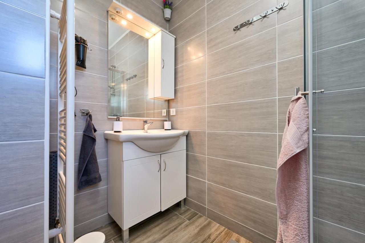 Cvetkova Hiza Sa Jacuzzijem Villa ตูเฮลย์สเก ตอปลิตเซ ภายนอก รูปภาพ