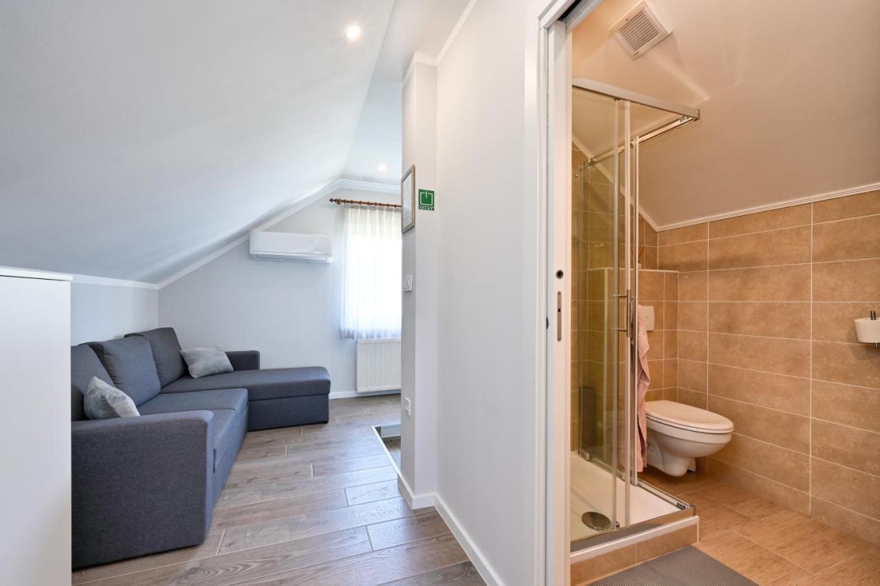 Cvetkova Hiza Sa Jacuzzijem Villa ตูเฮลย์สเก ตอปลิตเซ ภายนอก รูปภาพ