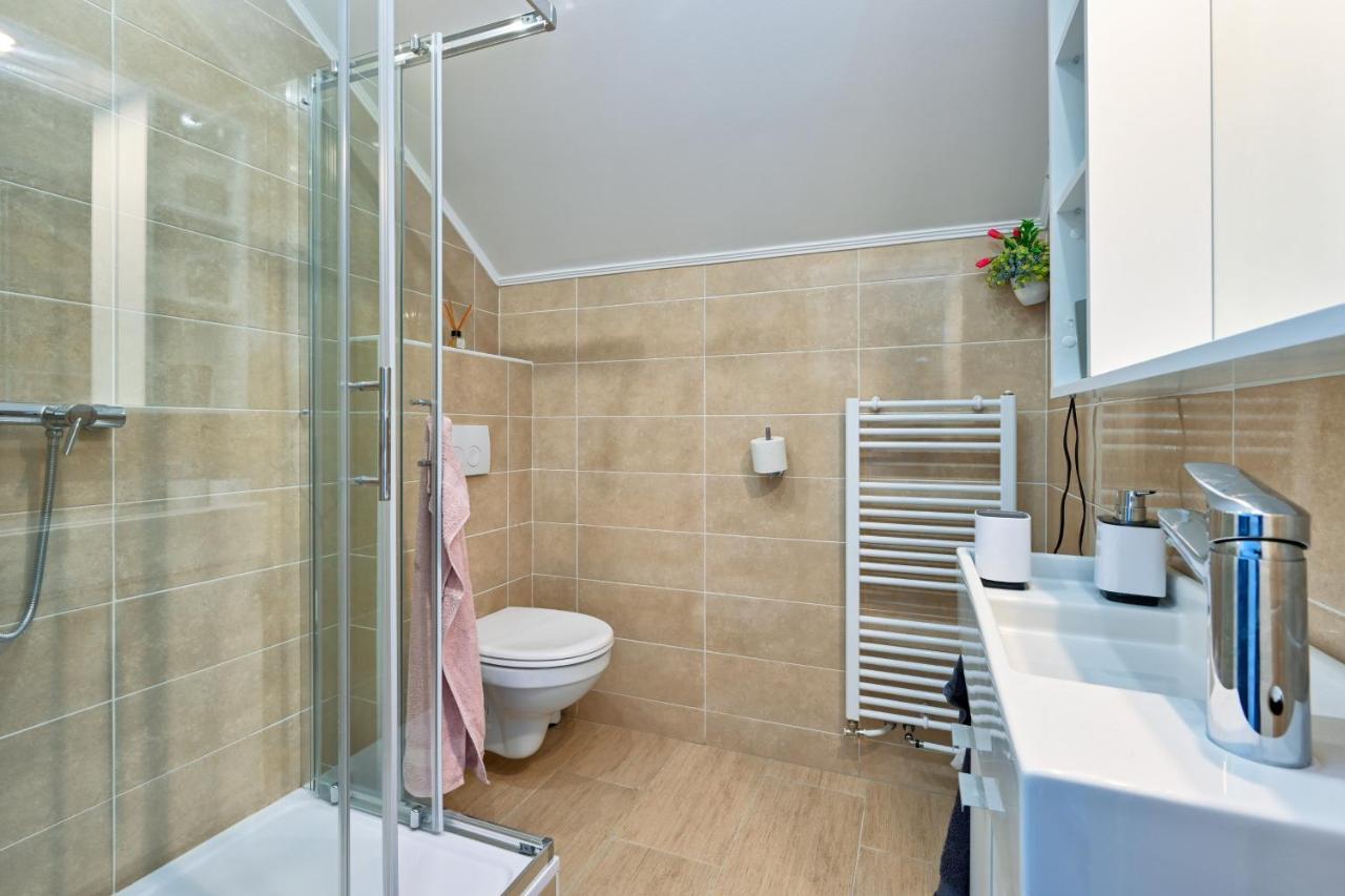 Cvetkova Hiza Sa Jacuzzijem Villa ตูเฮลย์สเก ตอปลิตเซ ภายนอก รูปภาพ