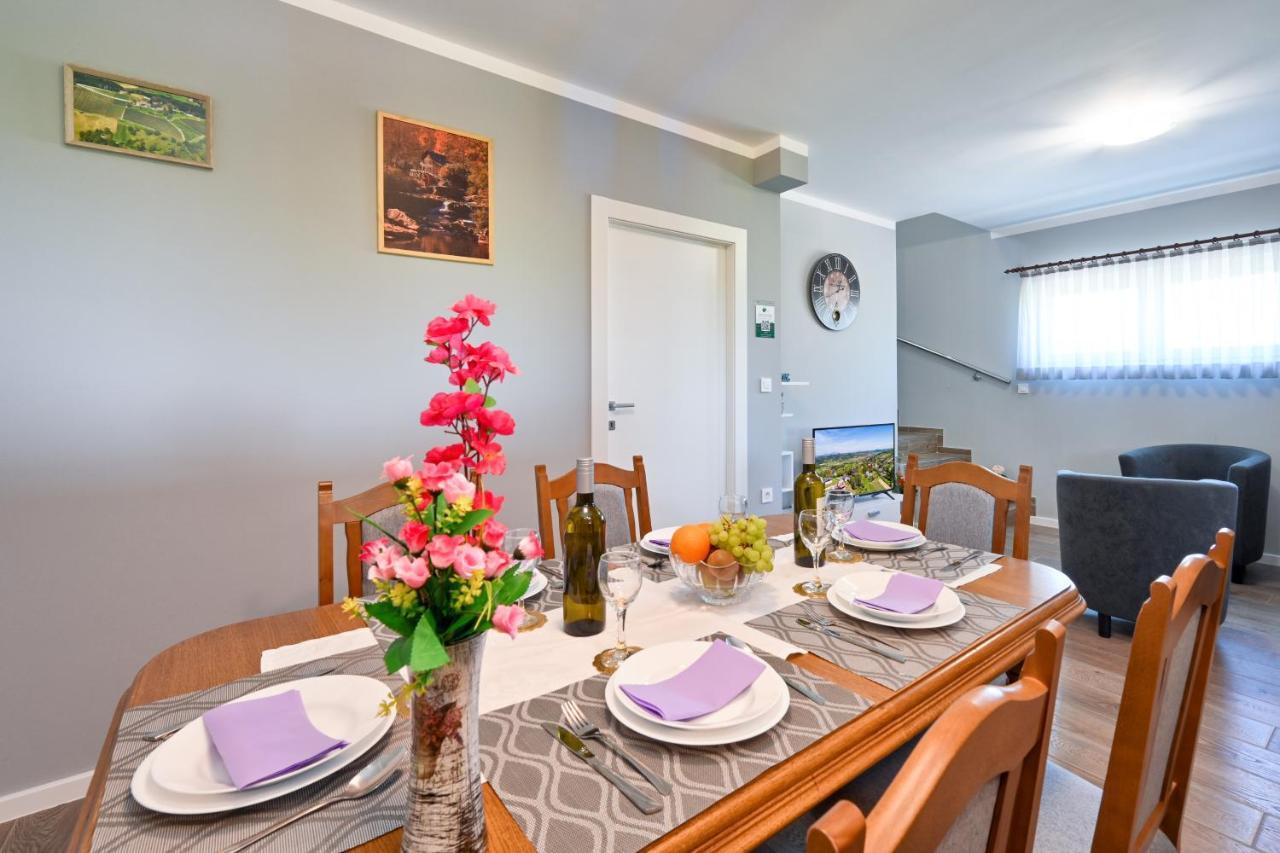 Cvetkova Hiza Sa Jacuzzijem Villa ตูเฮลย์สเก ตอปลิตเซ ภายนอก รูปภาพ