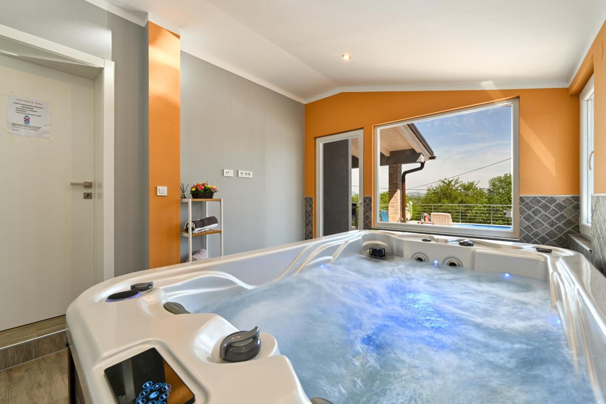 Cvetkova Hiza Sa Jacuzzijem Villa ตูเฮลย์สเก ตอปลิตเซ ภายนอก รูปภาพ
