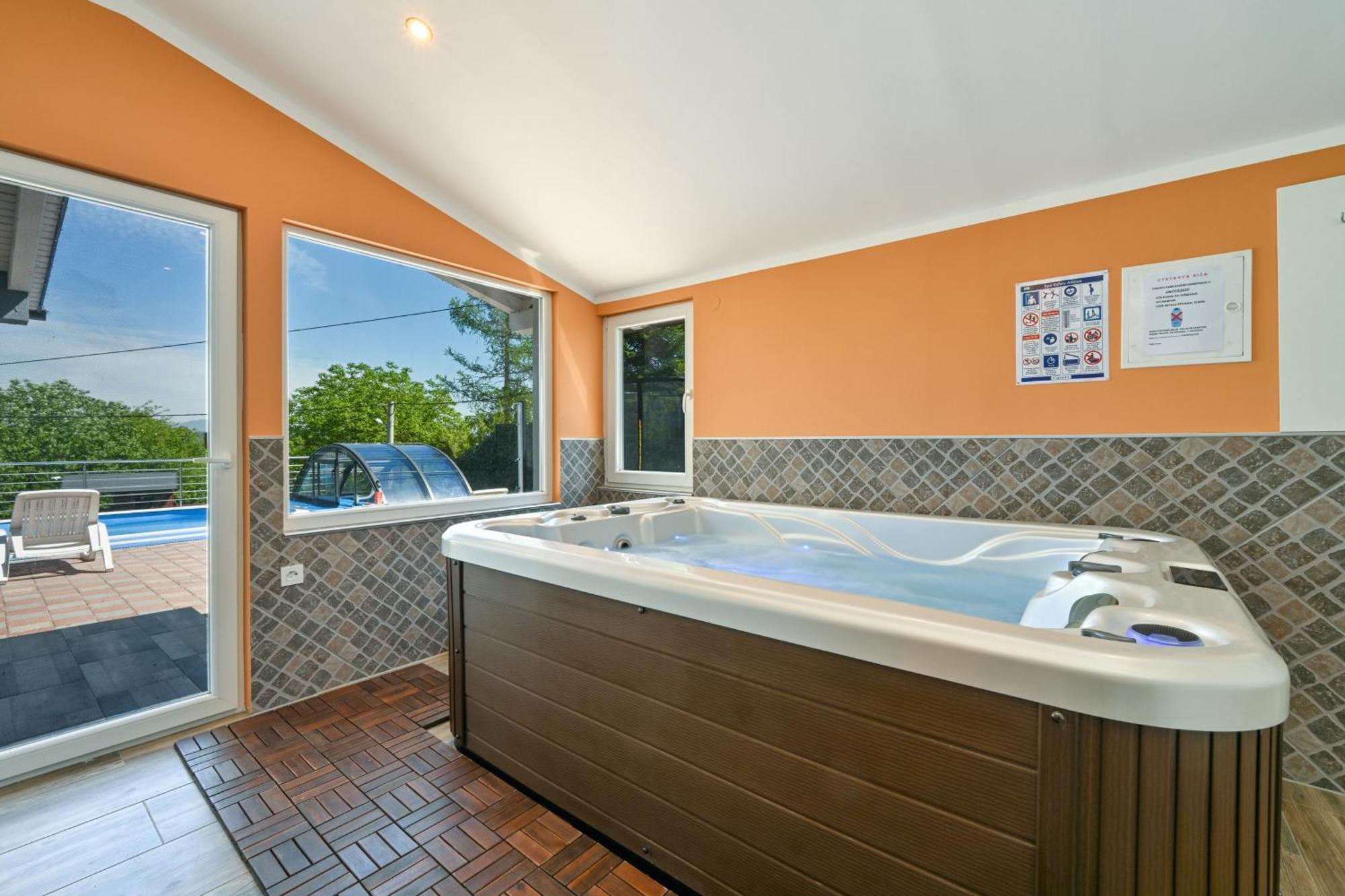 Cvetkova Hiza Sa Jacuzzijem Villa ตูเฮลย์สเก ตอปลิตเซ ภายนอก รูปภาพ