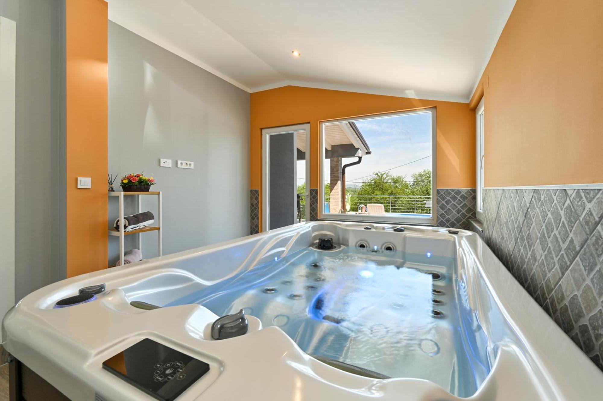 Cvetkova Hiza Sa Jacuzzijem Villa ตูเฮลย์สเก ตอปลิตเซ ภายนอก รูปภาพ