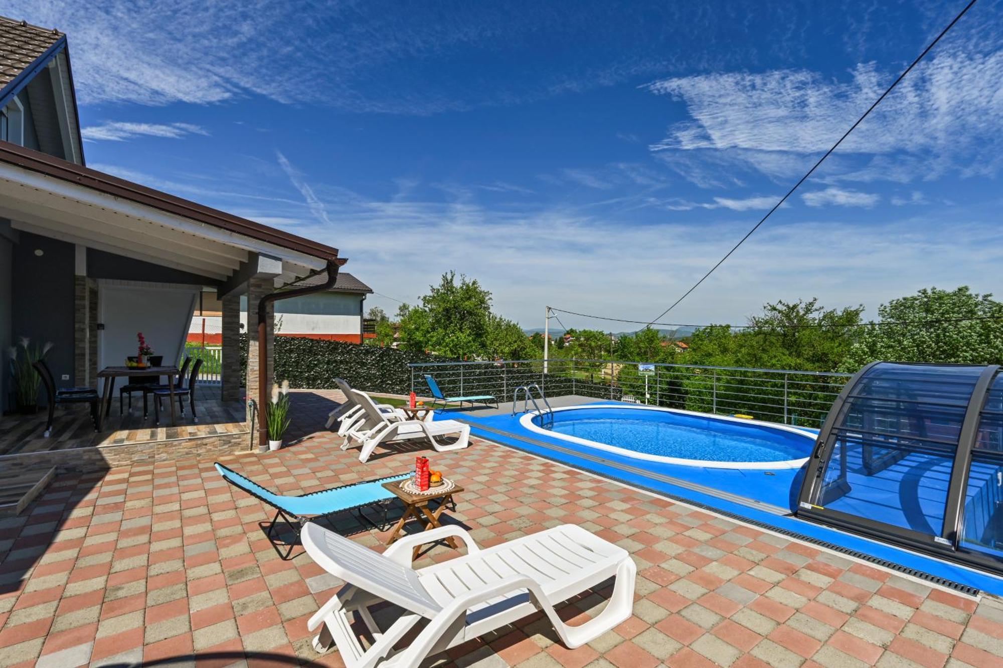 Cvetkova Hiza Sa Jacuzzijem Villa ตูเฮลย์สเก ตอปลิตเซ ภายนอก รูปภาพ
