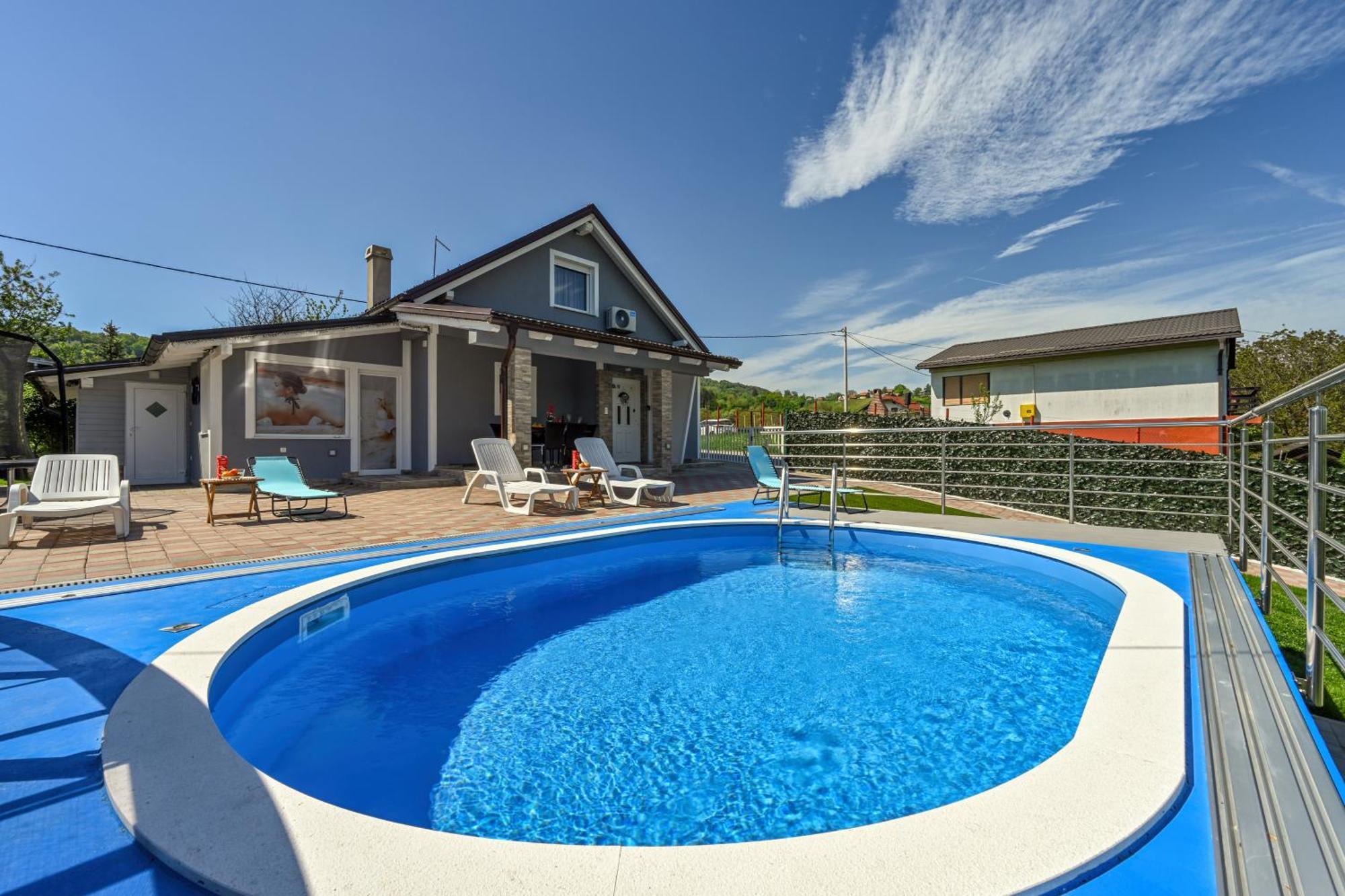 Cvetkova Hiza Sa Jacuzzijem Villa ตูเฮลย์สเก ตอปลิตเซ ภายนอก รูปภาพ