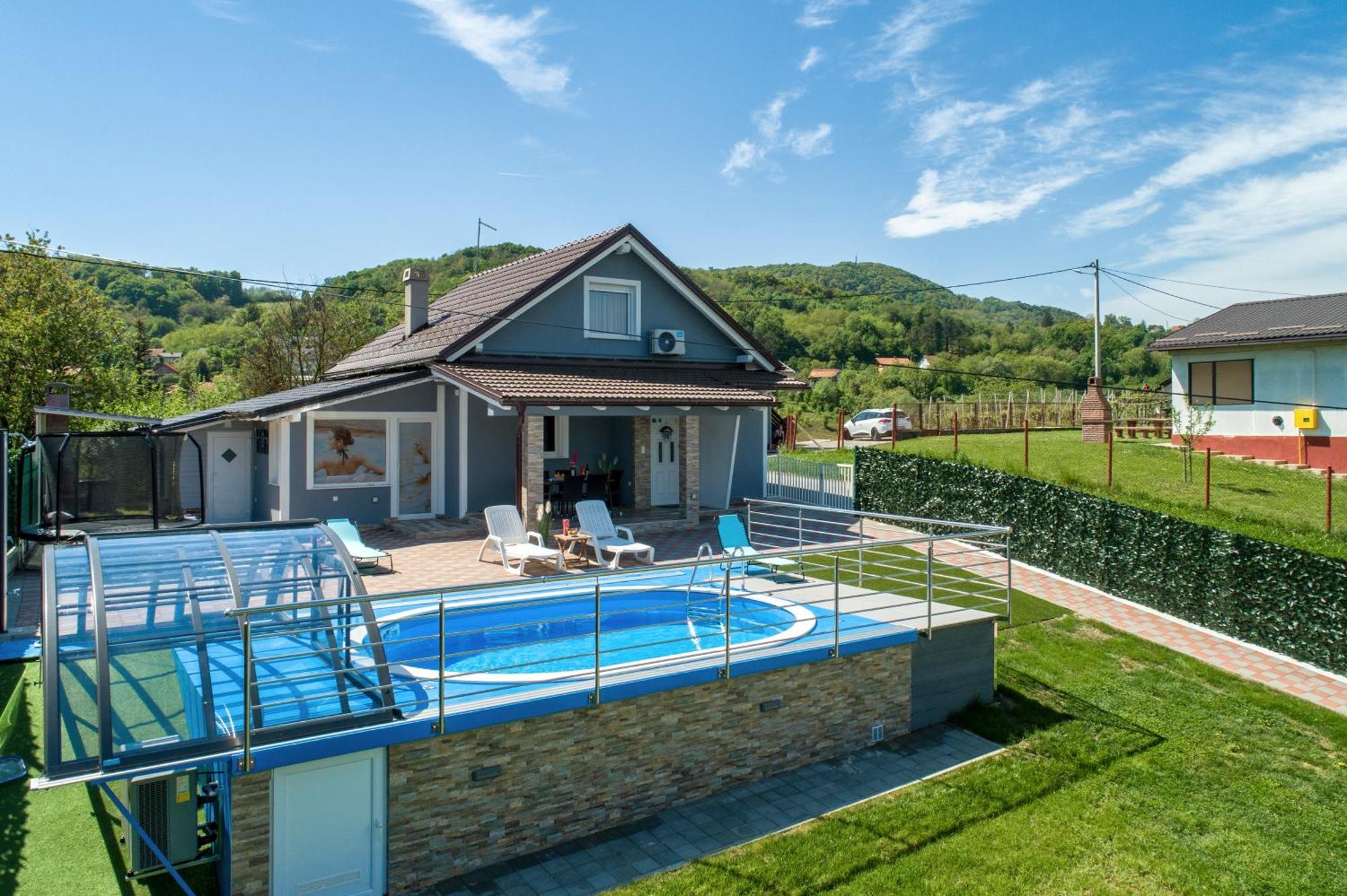 Cvetkova Hiza Sa Jacuzzijem Villa ตูเฮลย์สเก ตอปลิตเซ ภายนอก รูปภาพ