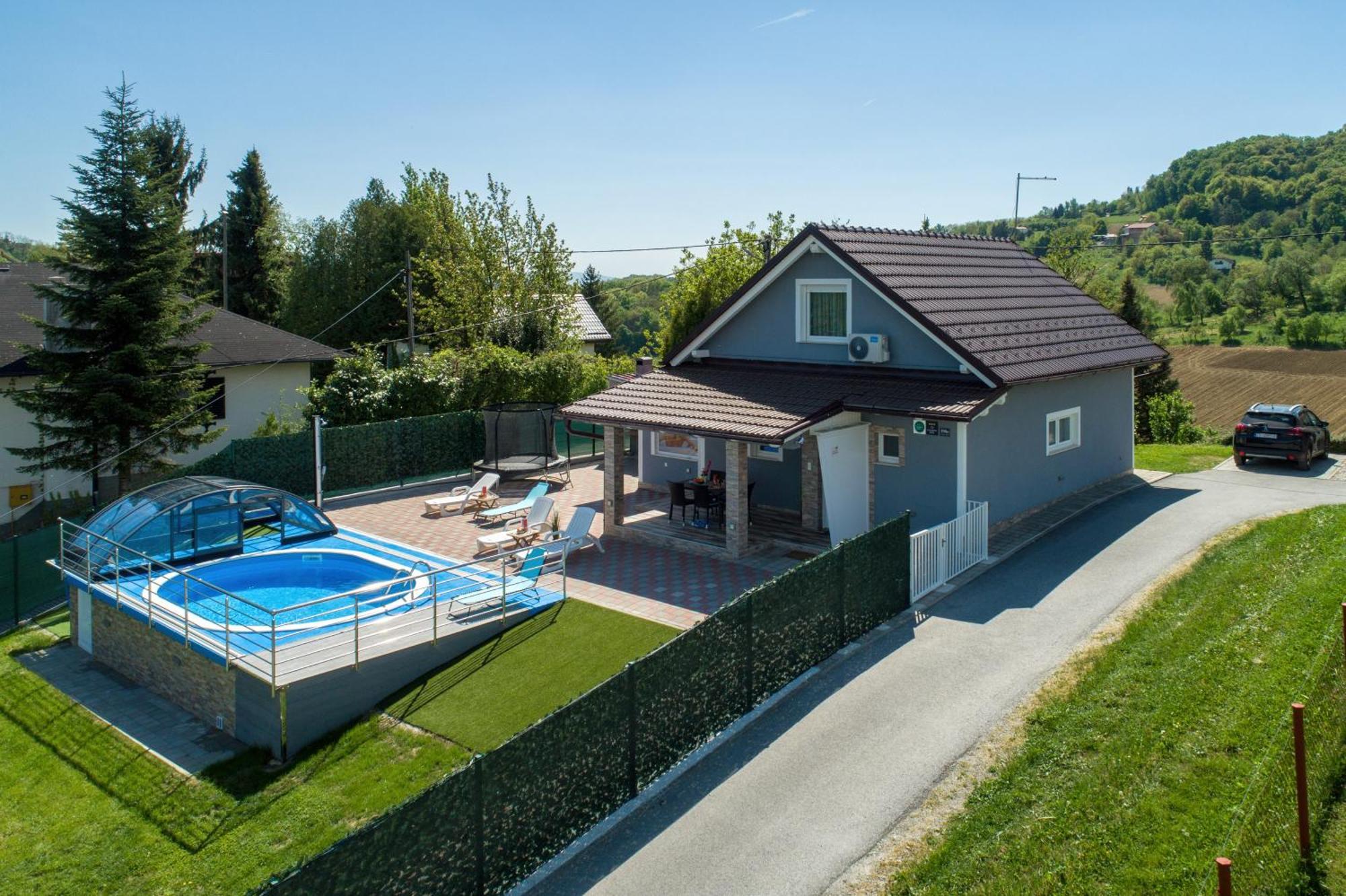 Cvetkova Hiza Sa Jacuzzijem Villa ตูเฮลย์สเก ตอปลิตเซ ภายนอก รูปภาพ