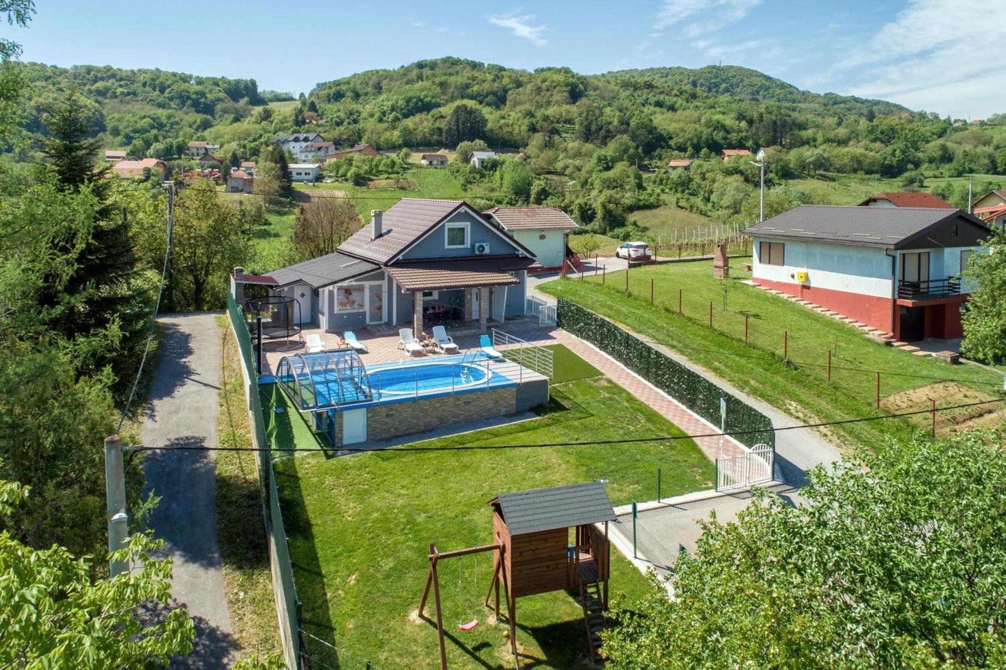 Cvetkova Hiza Sa Jacuzzijem Villa ตูเฮลย์สเก ตอปลิตเซ ภายนอก รูปภาพ